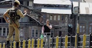 Strike Shuts Parts of Indian Kashmir Ahead Of Voting